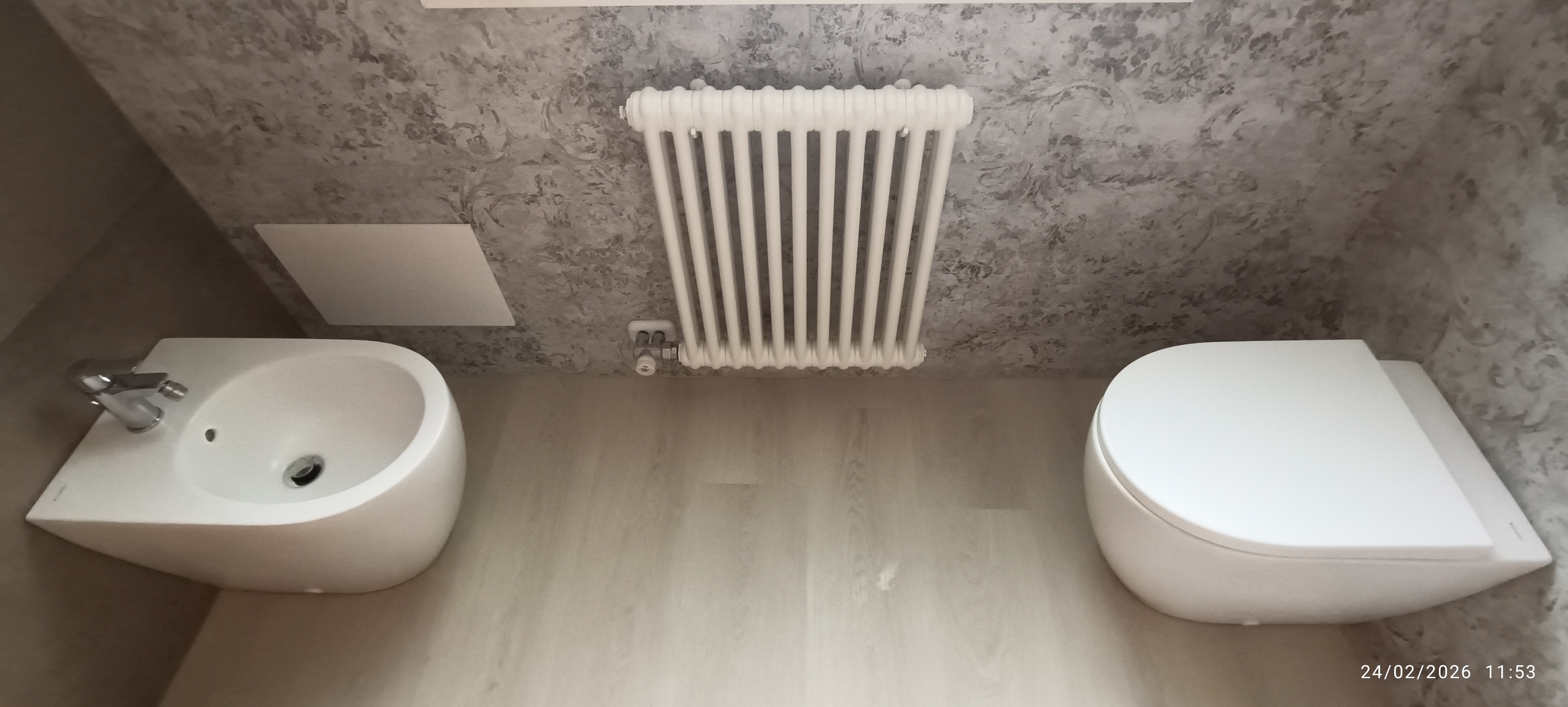 Sanitari sospesi installati in bagno ristrutturato a Treviso